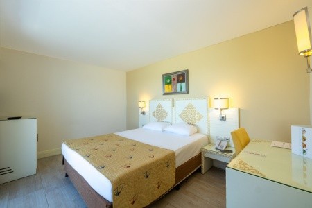 Crystal Admiral Resort & Spa - 20