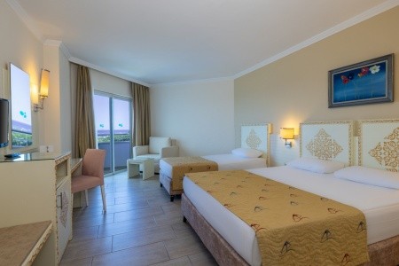 Crystal Admiral Resort & Spa - 32