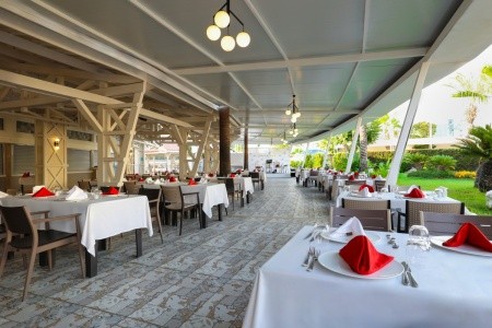 Crystal Admiral Resort & Spa - 39