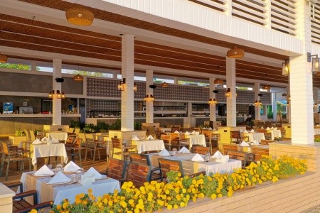 Crystal Admiral Resort & Spa - 61