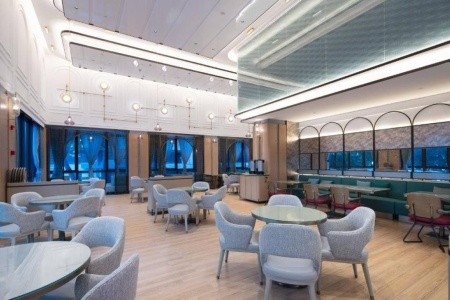 Golden Phoenix Seaview Hotel - 11