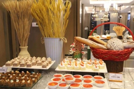 Golden Phoenix Seaview Hotel - 12