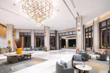 Golden Phoenix Seaview Hotel - 18