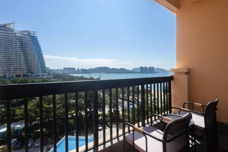 Golden Phoenix Seaview Hotel - 22