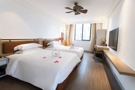 Golden Phoenix Seaview Hotel - 23