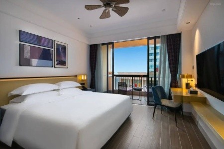 Golden Phoenix Seaview Hotel - 28