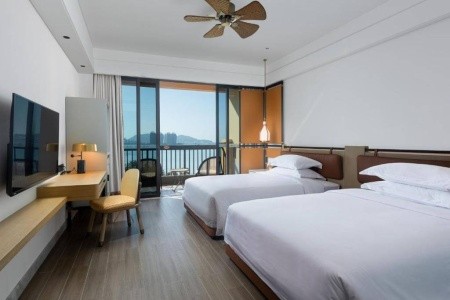 Golden Phoenix Seaview Hotel - 29