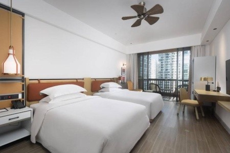 Golden Phoenix Seaview Hotel - 30