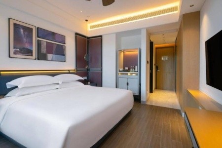 Golden Phoenix Seaview Hotel - 32