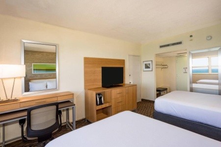 Holiday Inn Miami Beach Oceanfront - 7