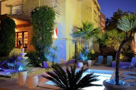 Seaside Luxury Villa With A Swimming Pool Split - 23559