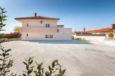 Villa B2
