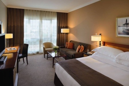 Mövenpick Hotel & Apartments Bur Dubai - 4