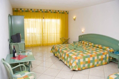 Aparthotel Esquinzo Y Monte Del Mar (Playa De Esquinzo) - 5