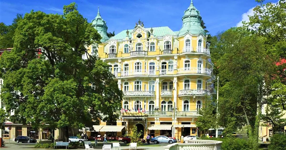Sun Palace
