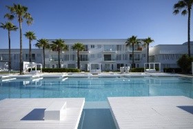 So White Boutique Suites