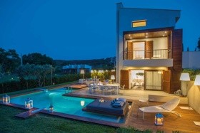 Avaton Luxury Villas Resort (Nea Roda)