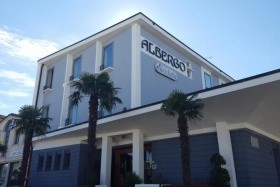 Hotel Enrichetta-Desenzano Del Garda ***