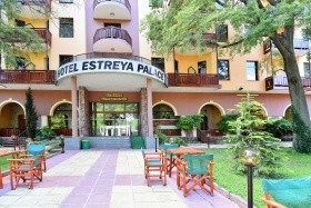 Estreya Palace & Residence