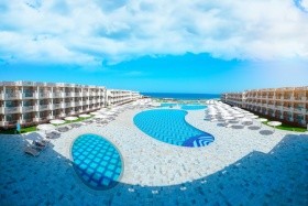 Sirena Beach Resort & Spa