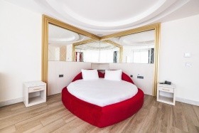 Granada Luxury Red