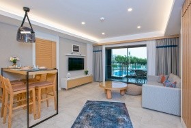 A Suite Side