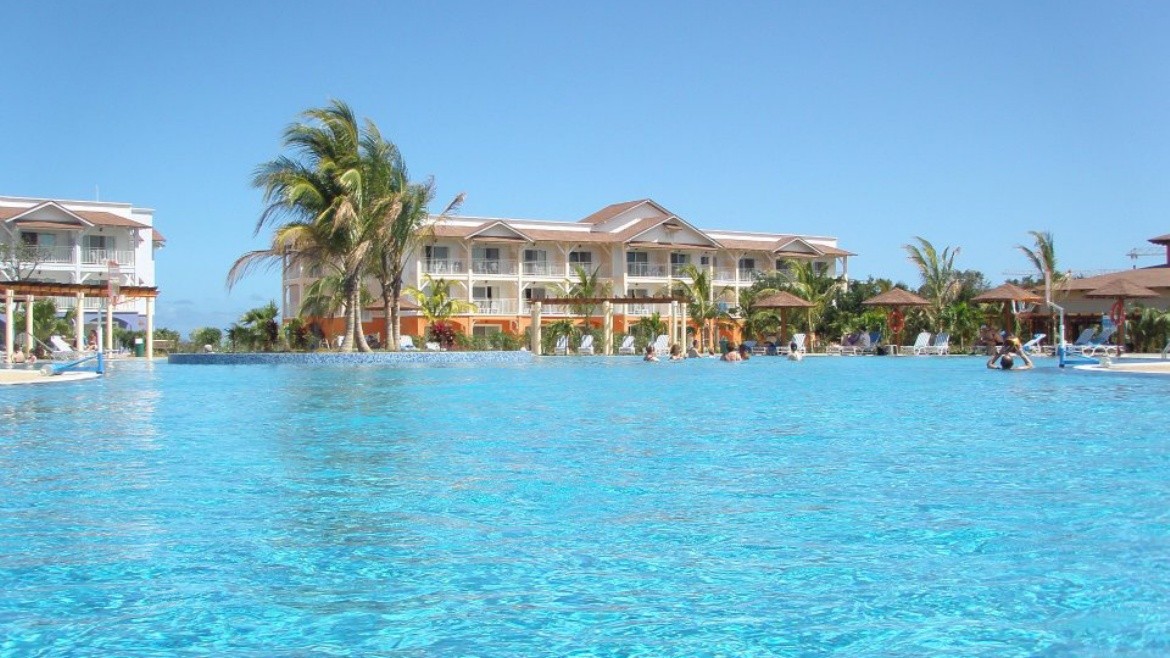 Memories Flamenco Beach Resort