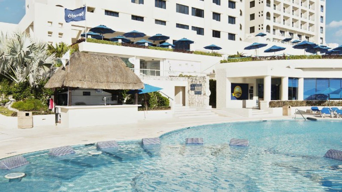 Barcelo Occidental Tucancun