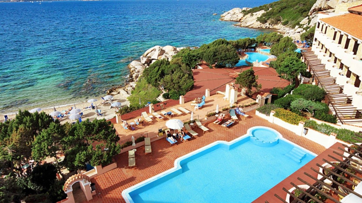 Grand Smeraldo Beach