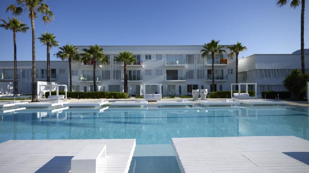 So White Boutique Suites