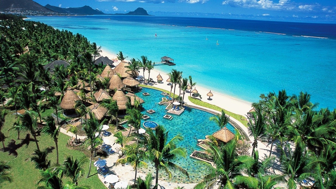 La Pirogue Resort & Spa