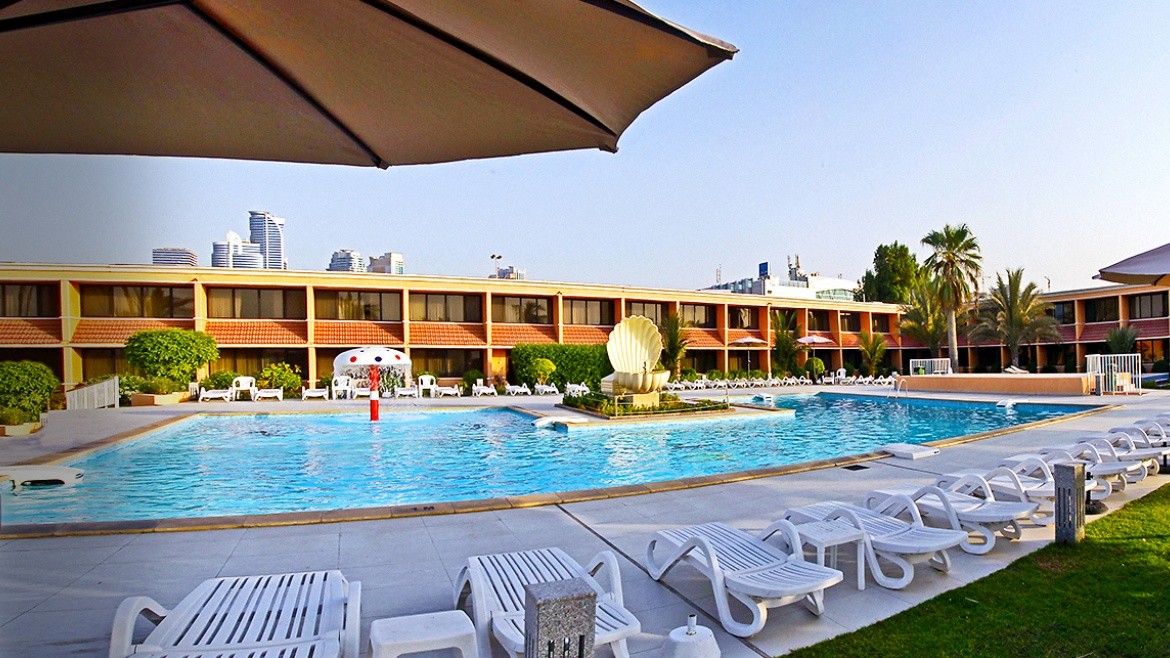 Lou Lou ’ A Beach Resort