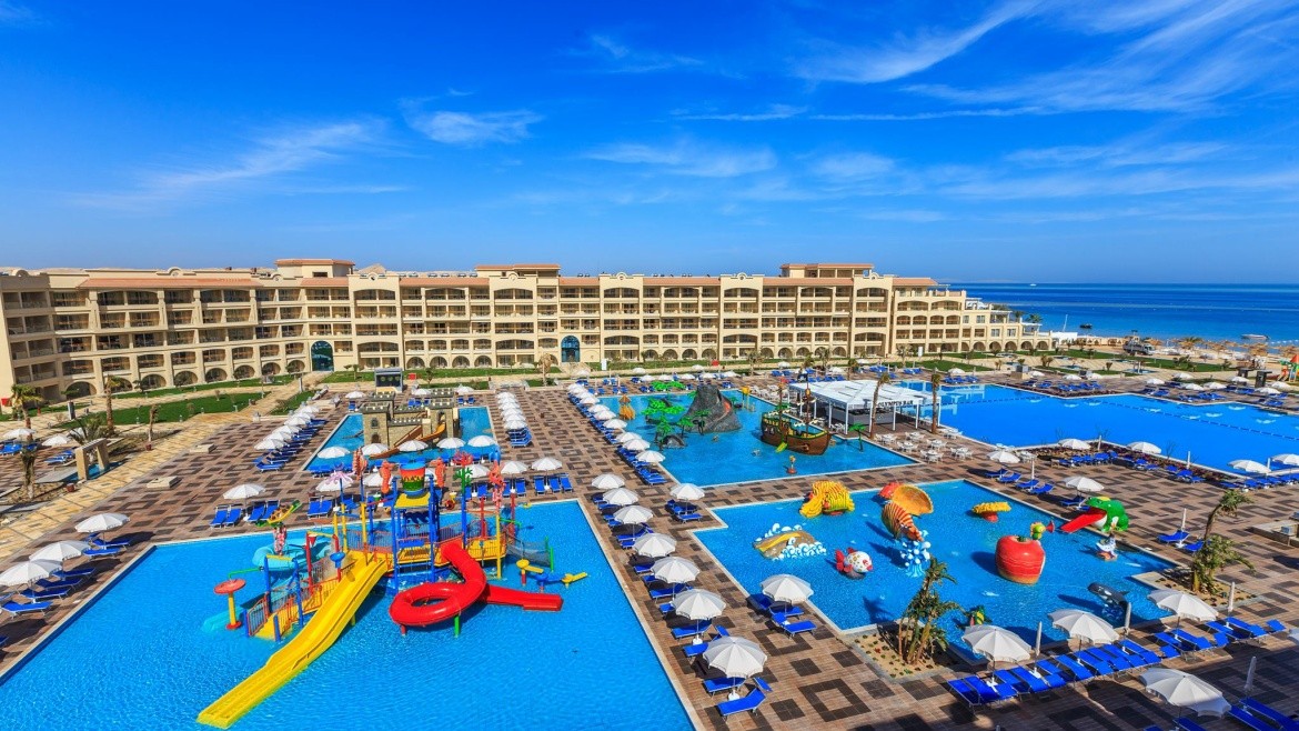 Pickalbatros White Beach Resort