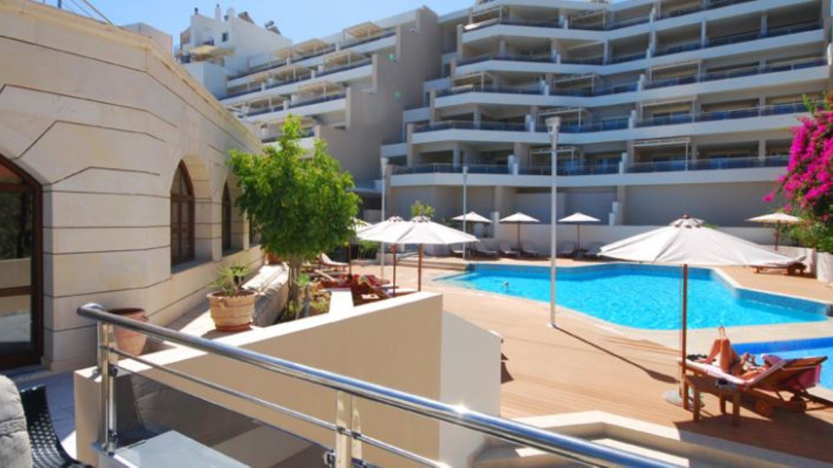 Macaris Suites & Spa.