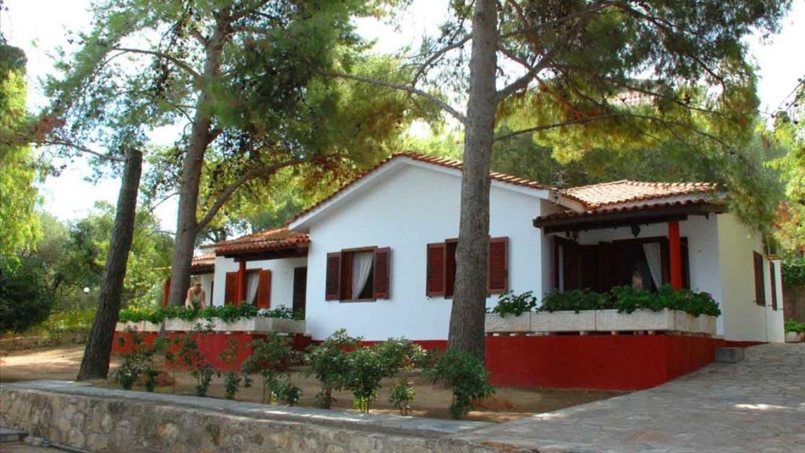 Alykes Park Bungalows & Apartments