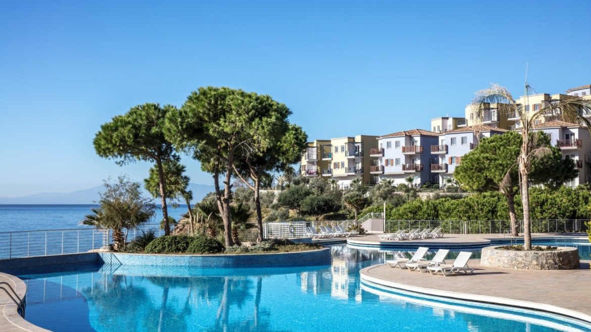 Aria Claros Beach