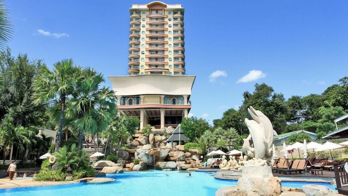 Long Beach Garden (Na Kluea)