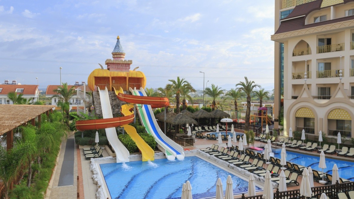 Well Palace Side (ex. Side Crown Charm Palace)