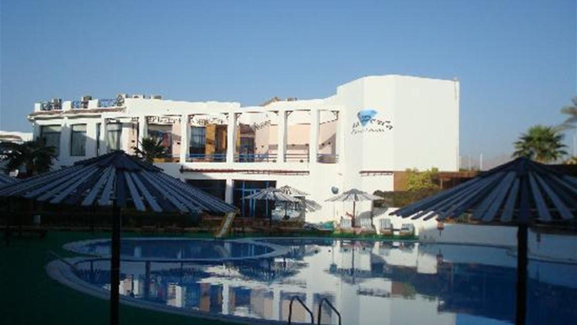 New La Perla Hotel