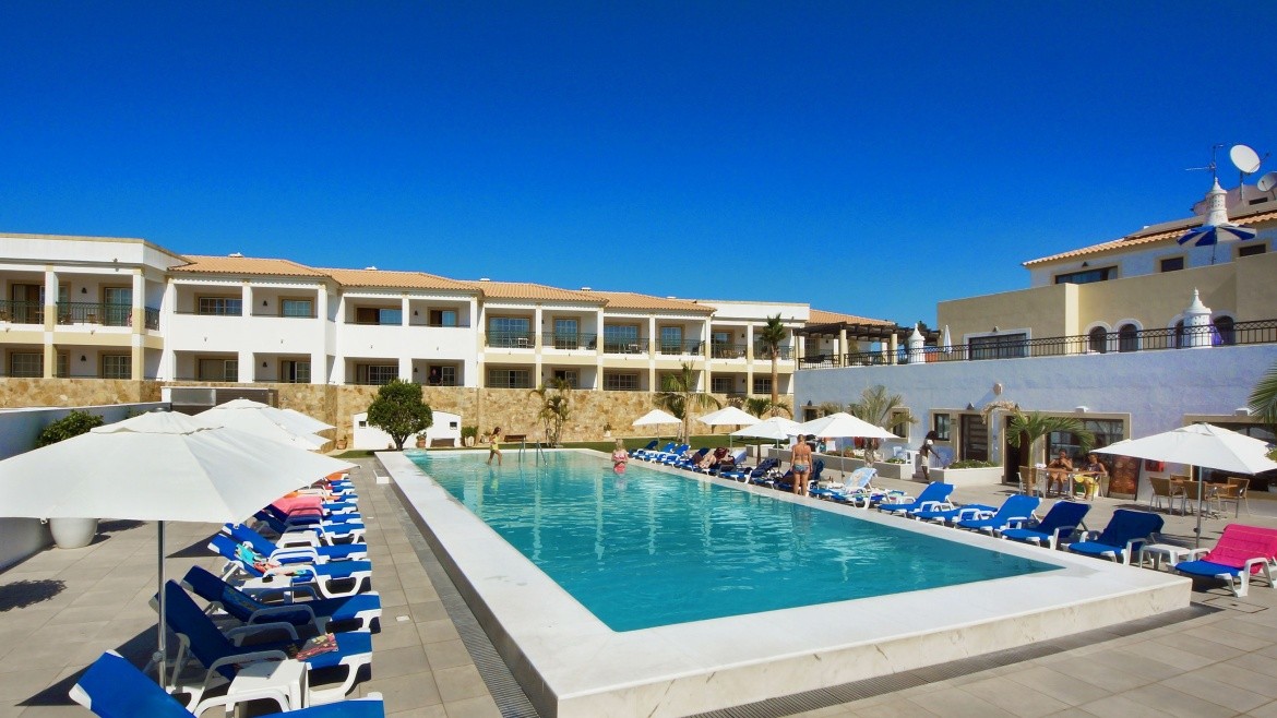 Novochoro Apartments & Villas