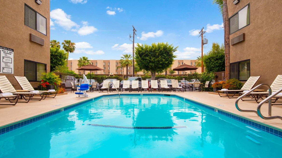 Best Western Plus Park Place Inn & Mini Suites