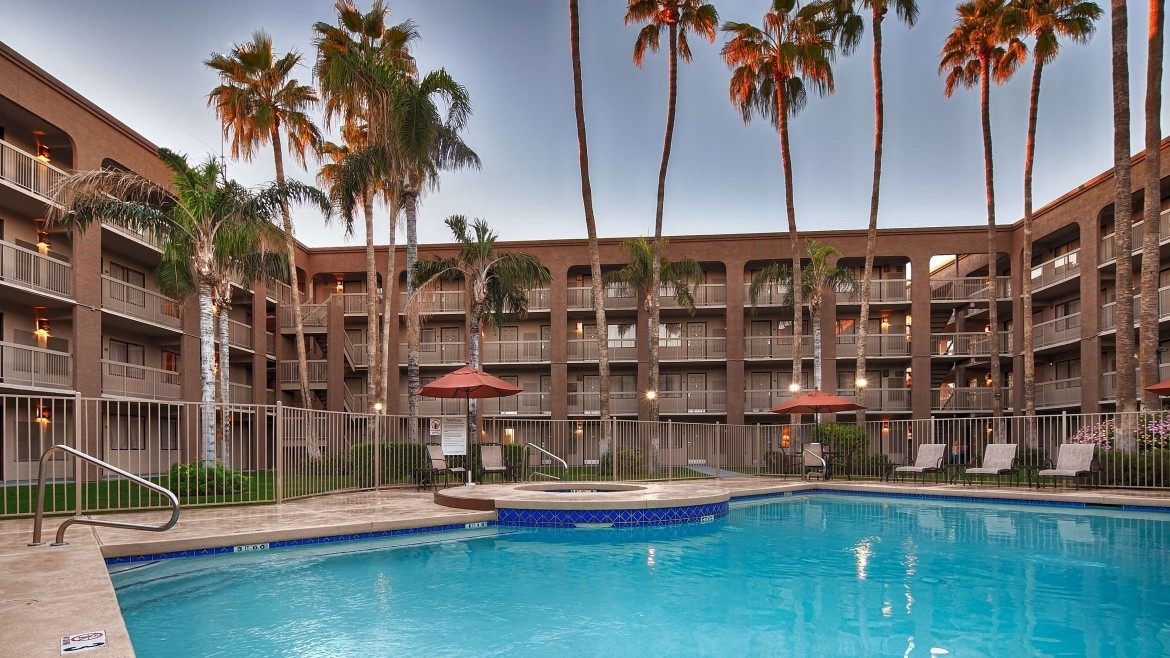 Best Western Plus Scottsdale Thunderbird Suites