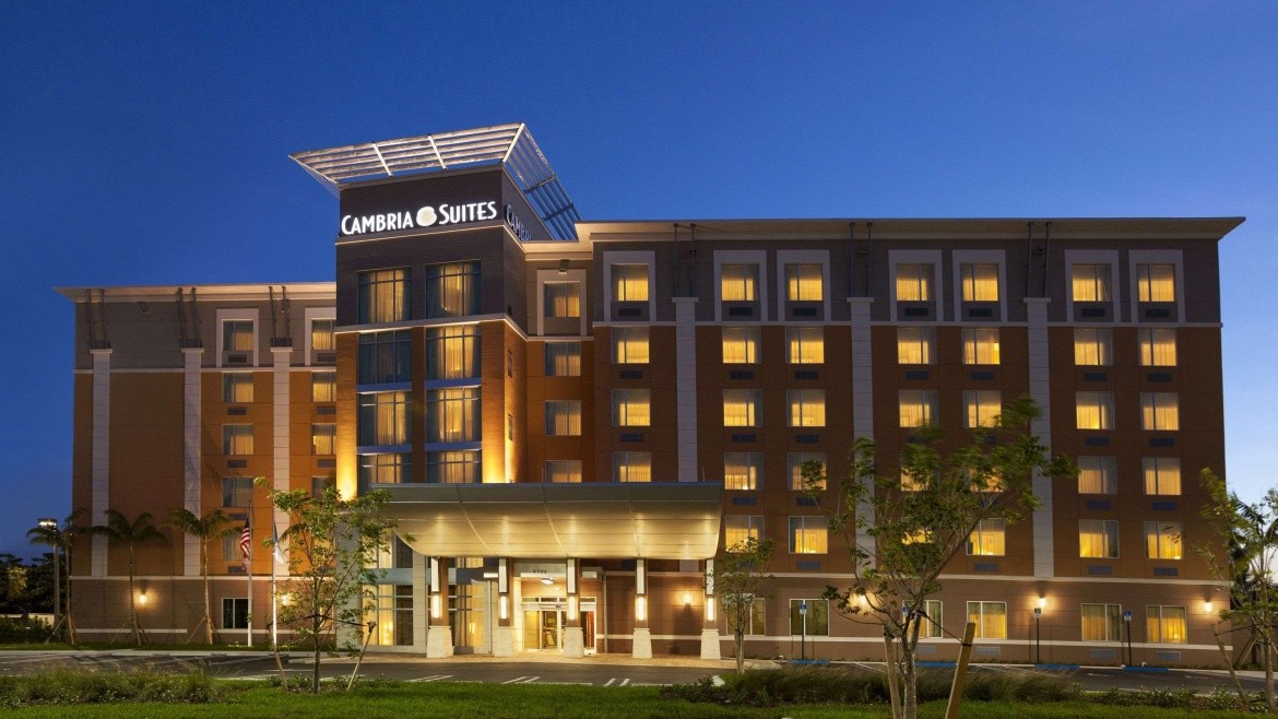Cambria Hotel & Suites Miami Airport - Blue Lagoon