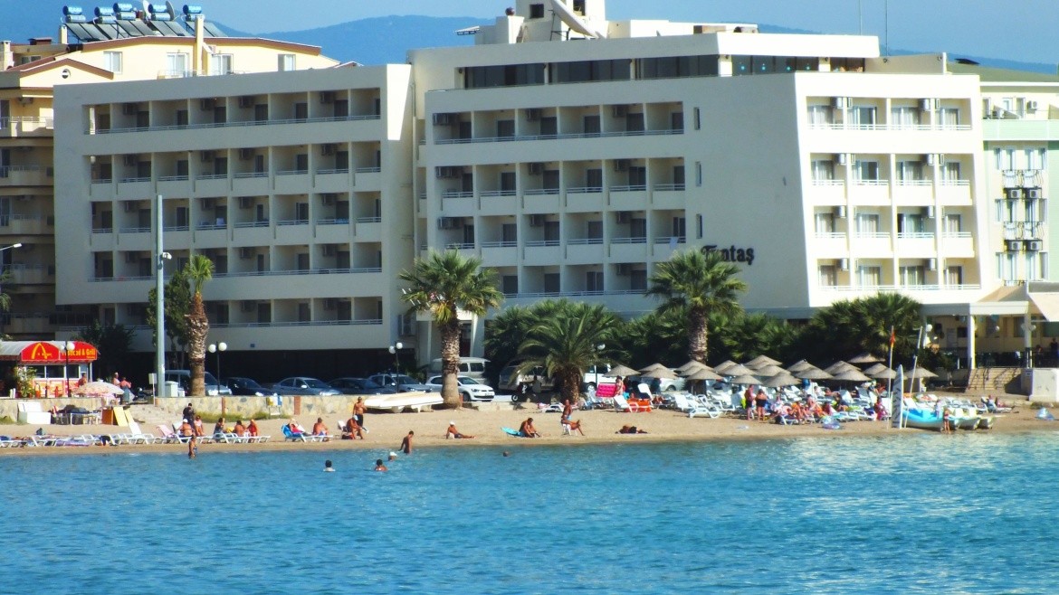Tuntas Beach Altinkum