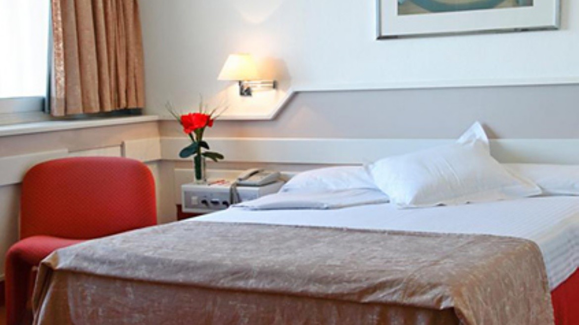 Weare Chamartin Hotel