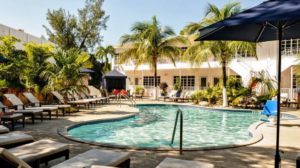 Tradewinds Apartment & Hotel