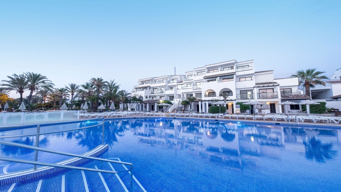 Fergus Style Bahamas