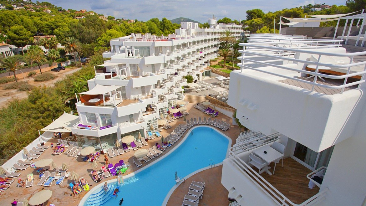 Fergus Style Cala Blanca Suites