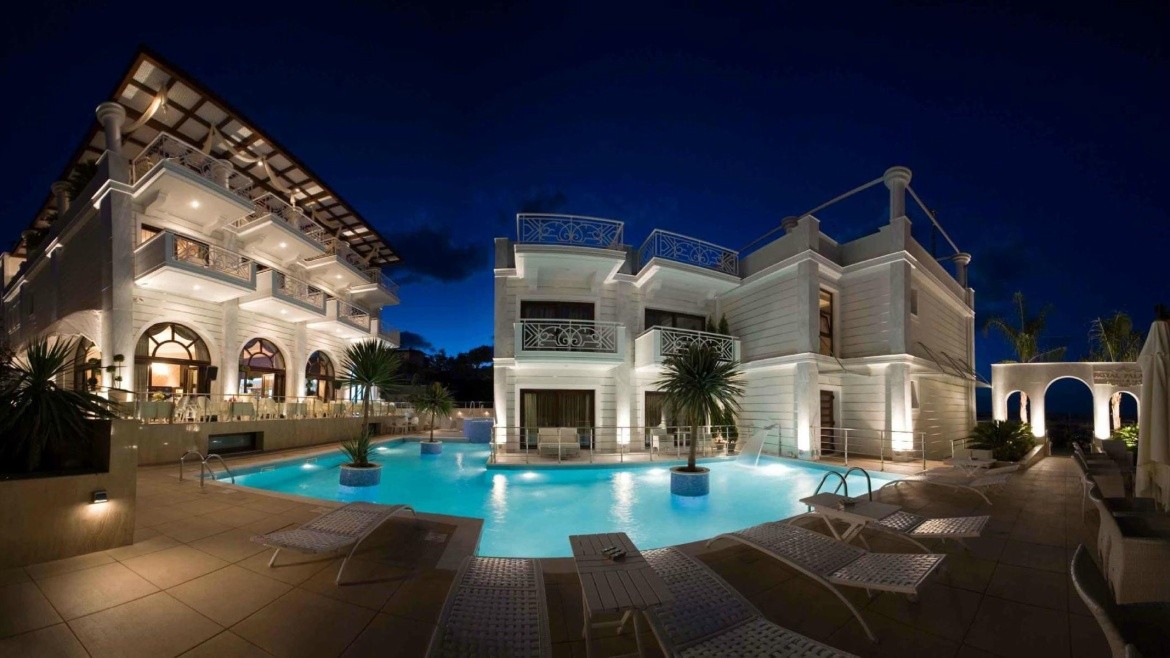 Royal Palace Resort & Spa