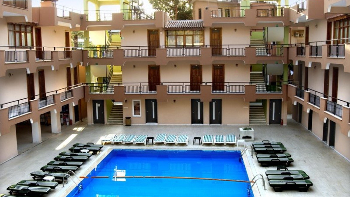 Aleria Belport Beach